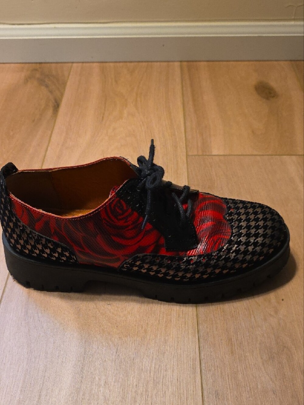 Red Rose Pattern Lace-Up Women's Oxford Boots - Picture 4 of 11
